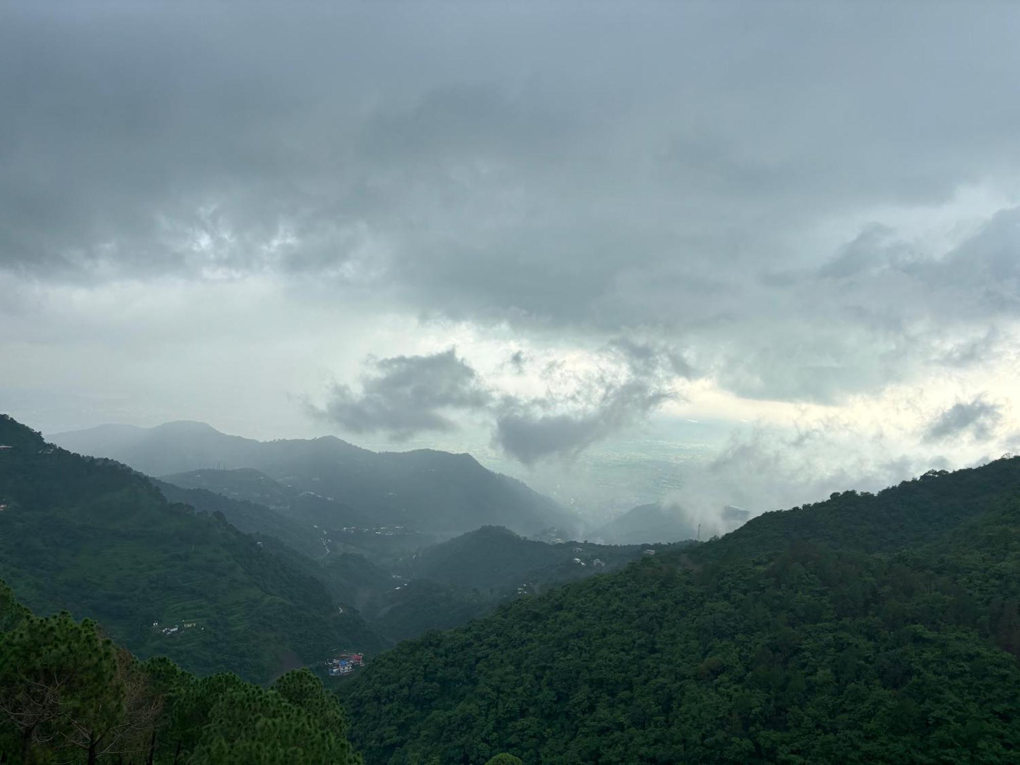 Family Suit Kasauli Exterior photo
